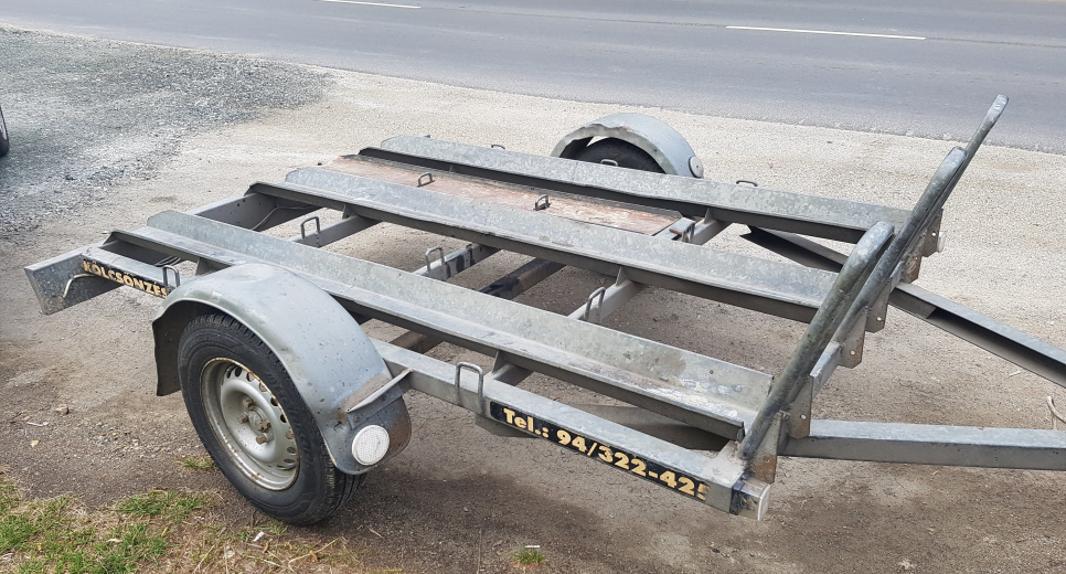 Motorszállító utánfutó